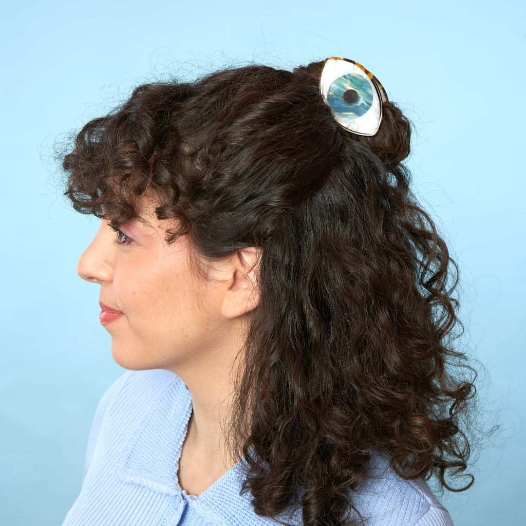 Blue Eye Hair Claw